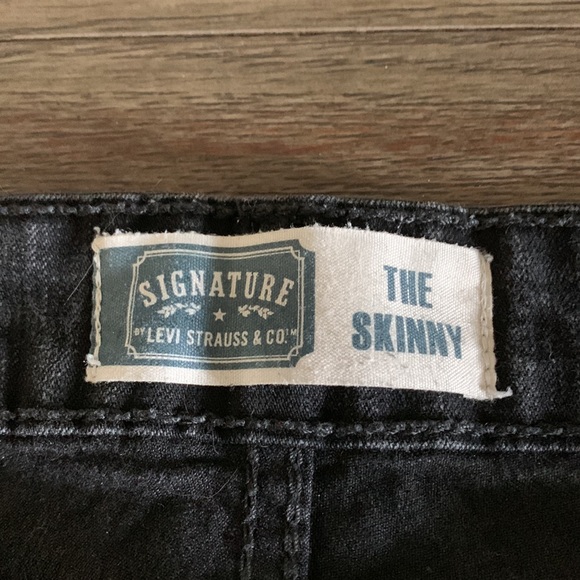 Signature Levi Strauss & Co. “The Skinny” Black Jeans - Picture 2 of 5